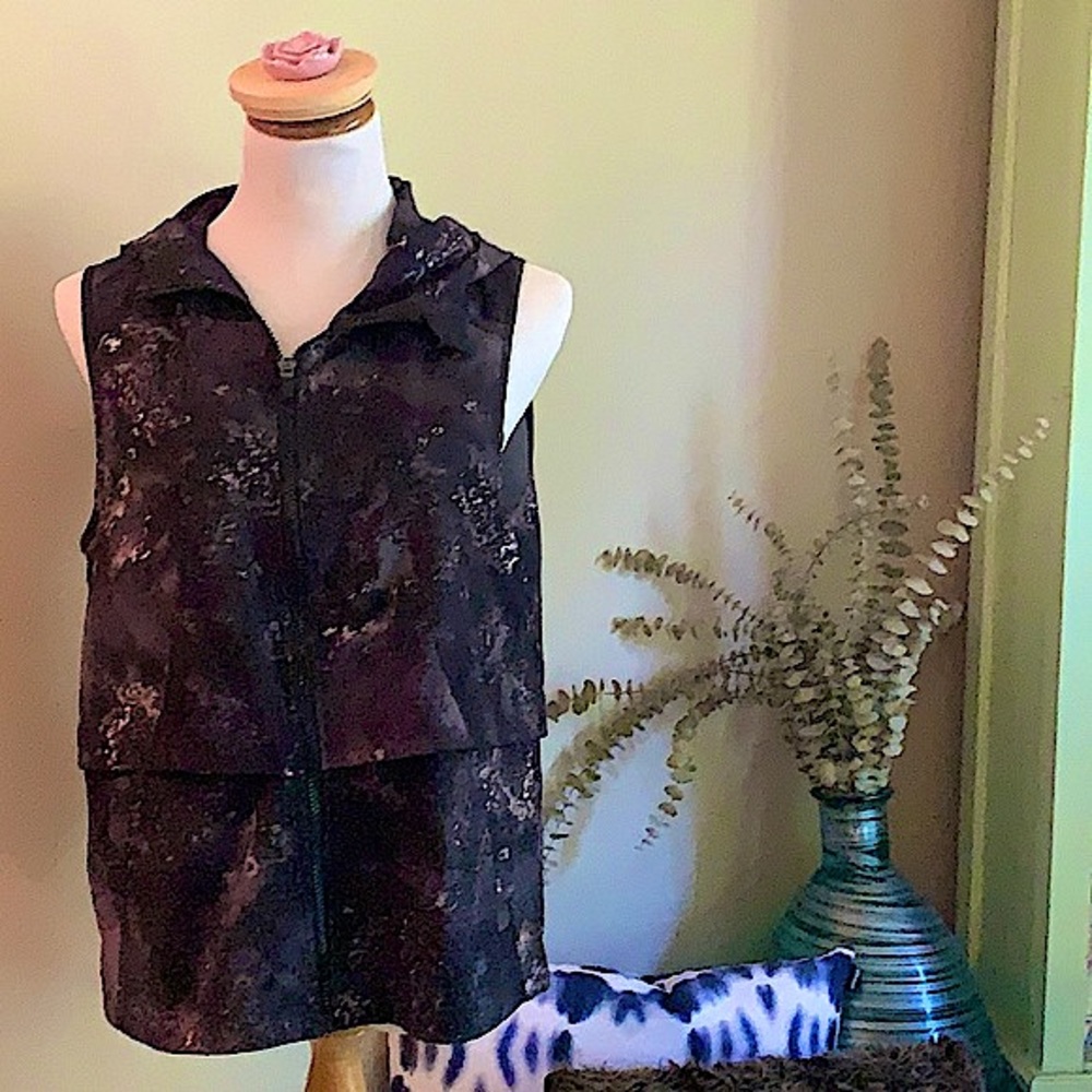 NANETTE LEPORE | SPORTS VEST • LIGHTWEIGHT | SZ: M